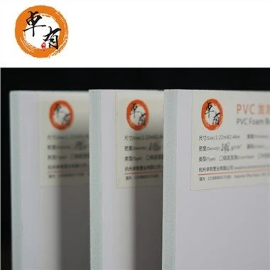 PVC plošča bele barve